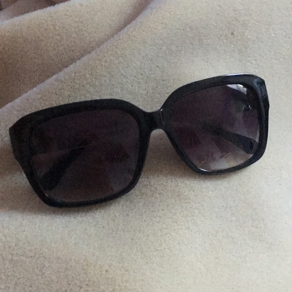 Black ombré sunglasses